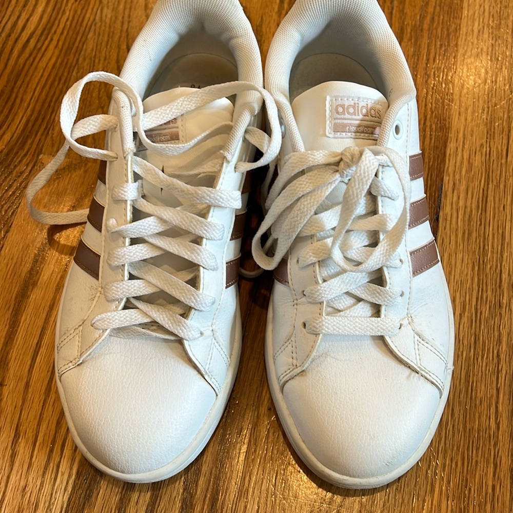 Adidas women’s advantage AH2142 white rose gold sneaker